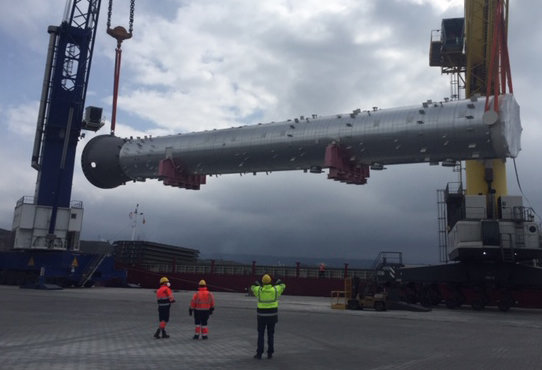 Pieza de 80 metros que traslada Repsol para la fabricación de propileno