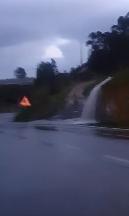 La lluvia formó una catarata en Suevos