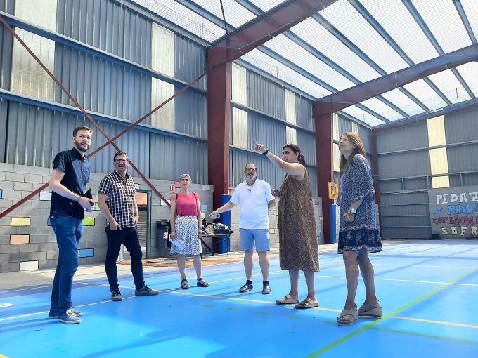 Visita da concelleira de Educación, Mar Eirís, e o concelleiro de Deporte, Marcos
Trigo, ao CEIP Gándara-Sofán para ver o desenvolvemento das obras-El Portal de la Infancia