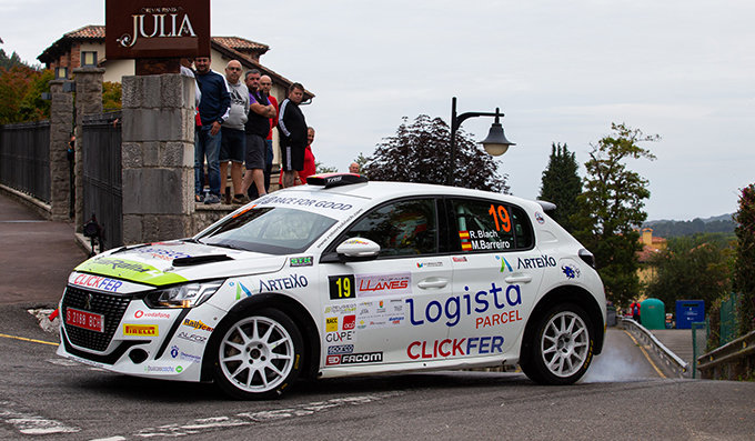 Roberto Blach Jr. pilota un o Peugeot 208 Rally4