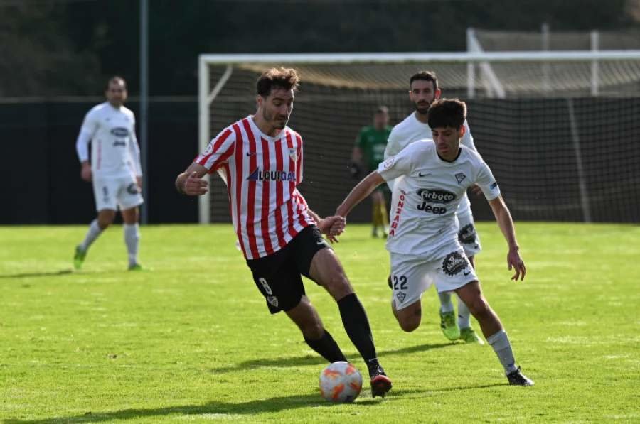 Atlético Arteixo y Silva SD en un partido en Ponte dos Brozos.