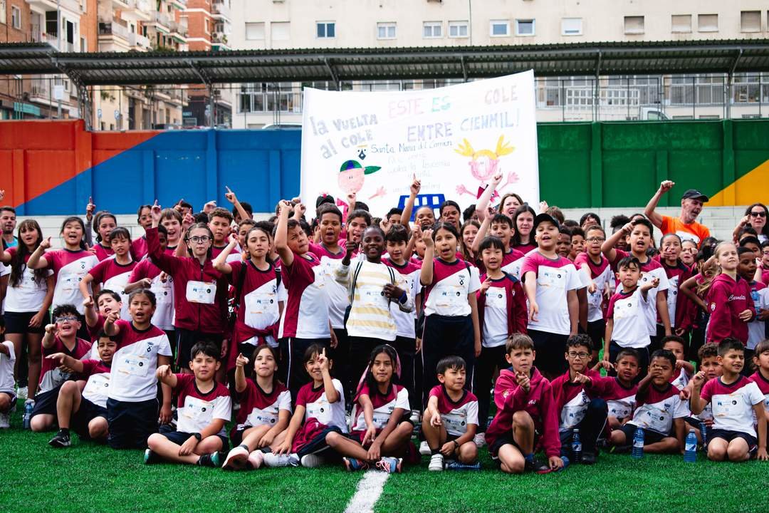 53 colegios de Galicia corren contra la leucemia infantil.