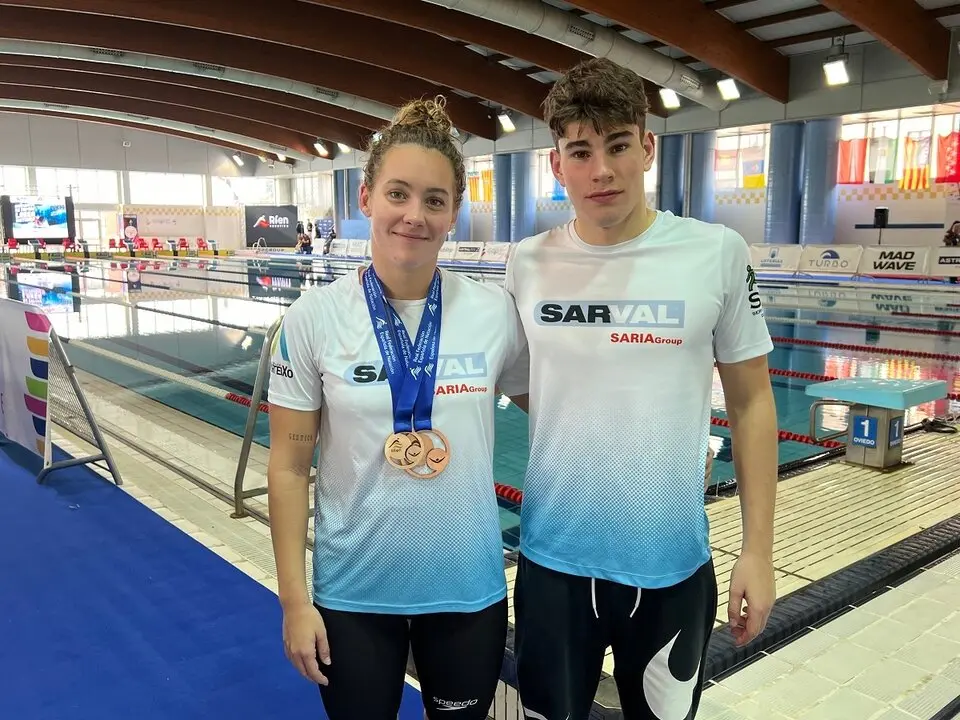 Paula Otero y Mateo García en el Campeonato de España de Larga Distancia de Natación.